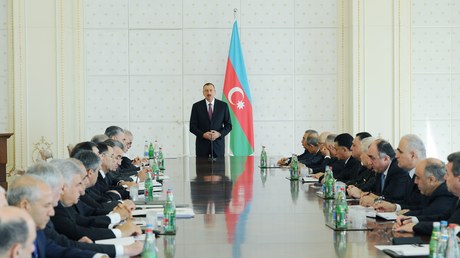 Prezident İlham Əliyev nazirlərlə müşavirə keçirdi