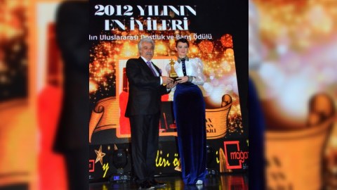 Erməni sənətçi Qənirə Paşayevanın əlini öpdü - FOTOLAR