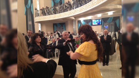 Flora Kərimova: “Nazpəri xanım da, mən də İsa bəyin oğlunun toyunda təmənnasız oxuduq” 