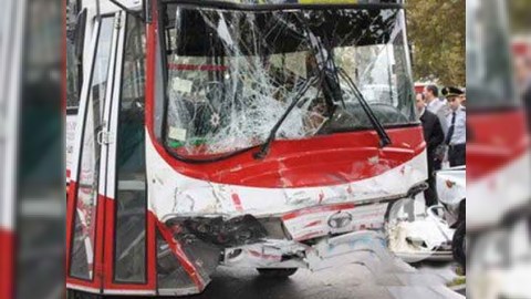 Bakıda daha bir sərnişin avtobusu aşıb, 15 nəfər yaralanıb 