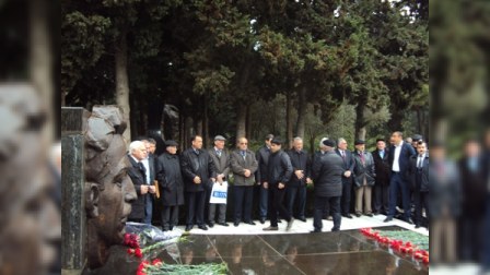 Qazax ziyalıları aksiya keçirdilər: "Səməd Vurğun Azərbaycan xalqının Şekspiridir!"