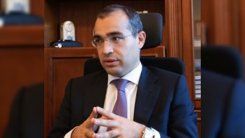 Nazir nöqsanlardan danışdı: "Müəllimlərə diqqət artmalı, bütün məzunlara attestat verilməlidir"
