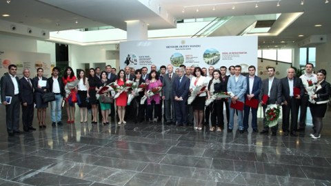 İqtisadi İnkişaf  Nazirliyi jurnalistləri mükafatlandırdı - FOTO