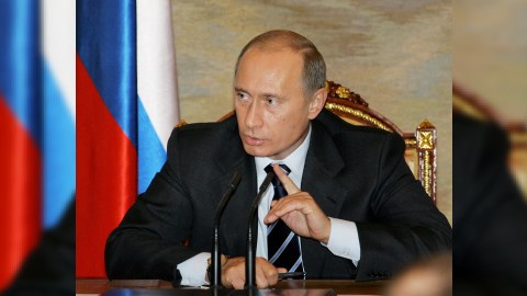 Putin miqrantlarla bağlı yeni qanun imzalayıb