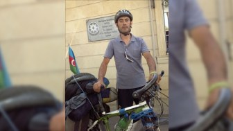 Azərbaycandan yola çıxan velosipedçi Yaponiyaya çatmağa can atır - FOTOLAR