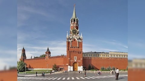 Kremlin miqrant demarşı: Rusiyaya yalnız dəvətnamə ilə getmək olacaq