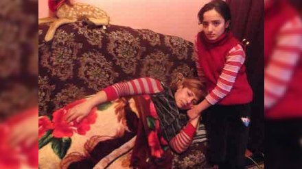 Səhhəti pisləşən Qarabağ əlilinin qızı: “Anamı ölməyə qoymayın!”