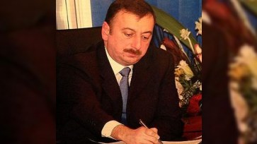 Prezident mülki aviasiya işçilərinə fəxri adlar verdi, təltif etdi - SİYAHI