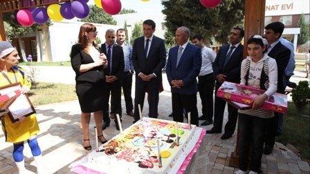 Nazir uşaqların bayramında internat evlərinə getdi - FOTOLAR