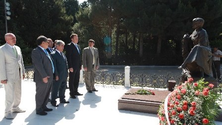 Azərbaycanın Özbəkistandakı səfiri xarici diplomatları Bakıya gətirib - FOTOLAR
