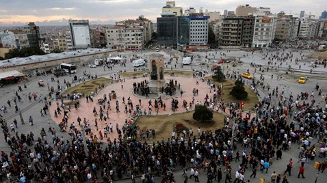 İstanbulda vəkillər üsyana qalxdı - FOTO
