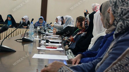 “Hicab məhbusları”nın ailə üzvləri mətbuat konfransı keçirdi 