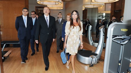 İlham Əliyev və xanımı “Alov qüllələri”nə getdi - FOTOLAR