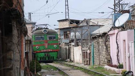 Nazirlik dəmiryol kənarındakı 1000 evi sökməyə hazırlaşır