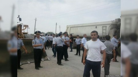 Köçkünlər Şəki-Oğuz-Bakı yolunu bağladılar, əraziyə polis çağırıldı 