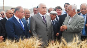 İsmət Abasov ümumrespublika tarla müşavirəsi keçirib