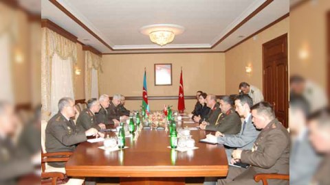 Səfər Əbiyev Türk komandanı medallarla təltif etdi