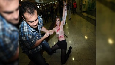 Çılpaq qızlardan Ərdoğana növbəti sürpriz - FOTOLAR