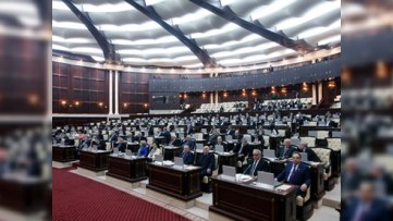 Millət vəkilləri kimləri oxuyur? - Deputatlar üçün maraqlı əsərlər bunlardır