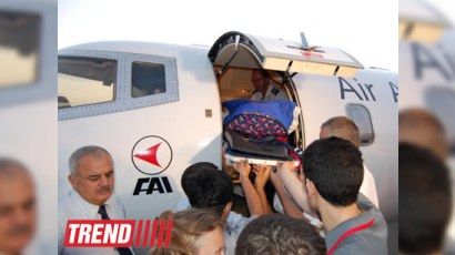 Ayağını itirmiş 2 yaşlı İmran Cəfərzadə Almaniyaya yola salındı - FOTOLAR