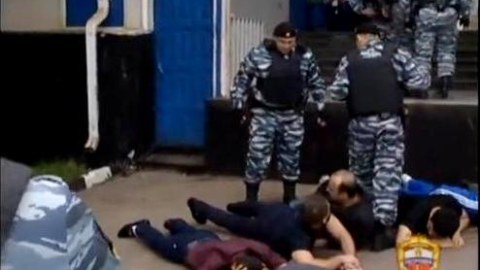 Rus “OMON”nu Moskva bazarlarında azərbaycanlıların həbsinə davam edir - VİDEO