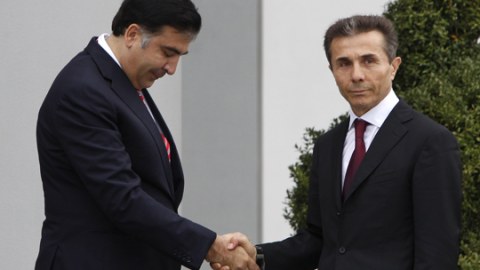 Prezident baş nazirdən kömək istədi