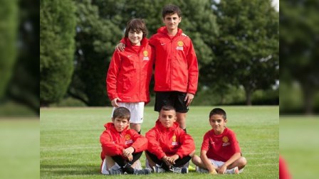 "Mançester Yunayted" Yay Futbol Məktəbinin 5 iştirakçısı Böyük Britaniyaya yola düşüb - FOTOLAR