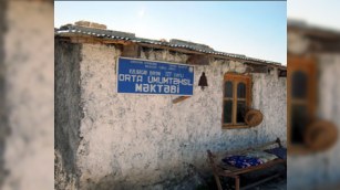 “Tövləni xatırladan məktəblərə getmək istəmirik” –  müəllimlərdən etiraz