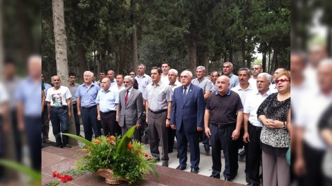 Müxalifət Elçibəyin məzarını ziyarət edib - FOTO
