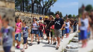 Azərbaycanlı turistlər Şərqə səyahətdən yan keçirlər