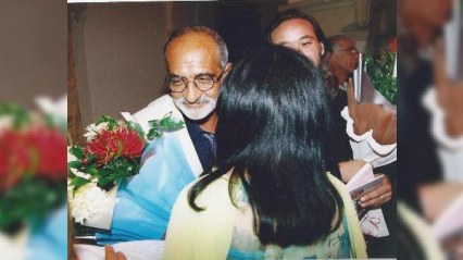 Şair-rəssam Adil Mirseyid ailəlikcə Zahid Oruca imza verib 