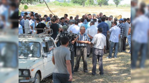 Gürcüstanda dini qarşıdurma - azərbaycanlılar ayağa qalxdı 
