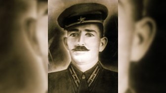 72 il əvvəl müharibəyə yollanmış atasının məzarını 80 yaşında tapdı... - FOTOLAR