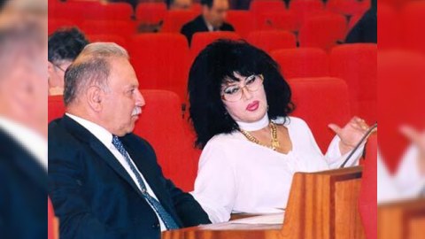 “Üstümüzə hücum çəkdi, “Niyə bunları yazmırsınız” dedi – Parlament jurnalistləri Sirus Təbrizlini xatırlayır