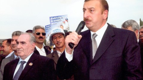 Prezidentliyə namizədlərin görüş yerlərinin SİYAHISI açıqlandı