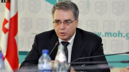 Gürcü nazir bahalı qalstuku ilə  “bomj”u xilas etdi