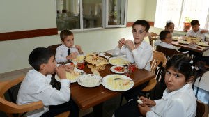 Təhsil Nazirliyi şagirdlərin qidalanmasını vahid mərkəzdən idarə edəcək