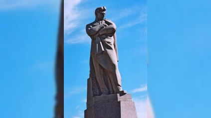 7 tankın, iki infarktın hesabına başa gələn Cəfər Cabbarlı heykəli - LAYİHƏ