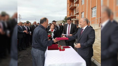 Nazir əlil və şəhid ailələrinə yeni mənzillər verdi - FOTOLAR
