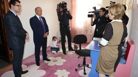 Nazir Sumqayıtda aztəminatlı ailələrlə görüşdü