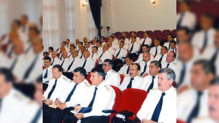 Prokurorlar, sizə Qabildən şeir var 