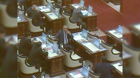  Fəzail Ağamalı Milli Məclisdə tək oturdu, Zahid Orucun yeri boş qaldı - FOTO