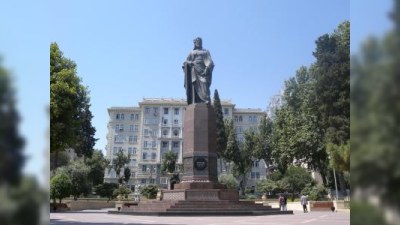 Mühazirə deyən heykəl: Nizami Gəncəvi – Yeni Bakının köhnə abidələri  