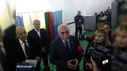 İsa Qəmbər səsverməyə gəldi