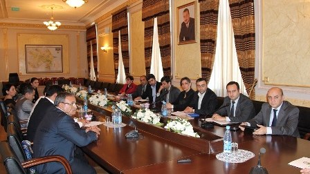Elşad İskəndərov: “Bəzən milli kimliyimizin yad ünsürlər kimi göstərildiyinin şahidi oluruq”