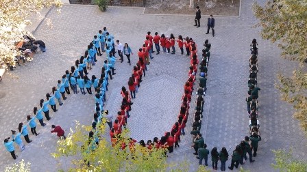 Dillər Universitetinin tələbələri Bakıda aksiya keçirdilər - FOTO