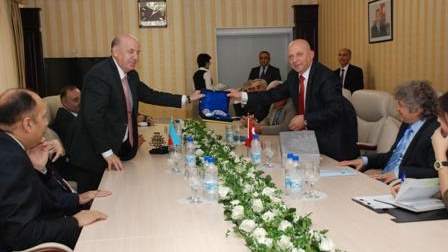 Akademik Əhliman Əmiraslanov Ankara Universitetindən qonaqları qəbul edib