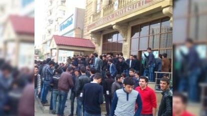 Sabiq deputatın Bakıdakı universitetində tələbələr AKSİYA keçirir