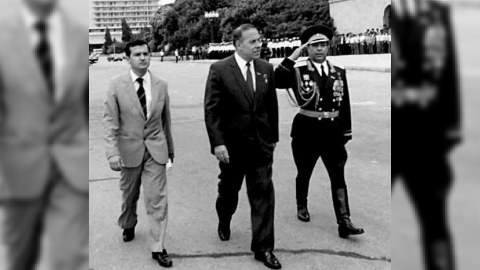 Bir şəklin tarixçəsi: Ağ-qara fonda 3 general - qüdrətli Əliyev, sərt Bərşadlı və gənc Hüseynov