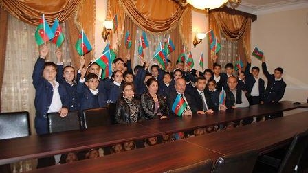 “Uca bayraq – uca millət”-KÖÇKÜN UŞAQLAR BİR ARADA